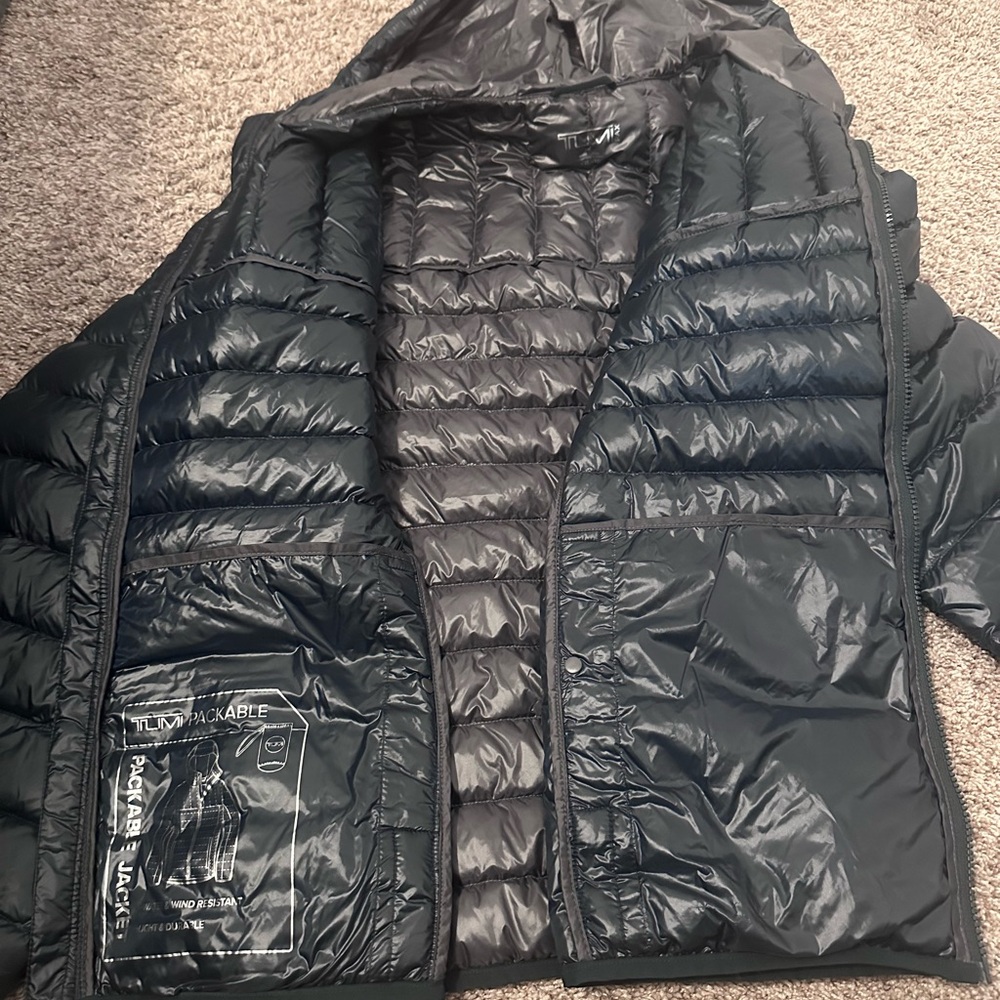 men TUMI light weight water resistant jacket with travel pouch